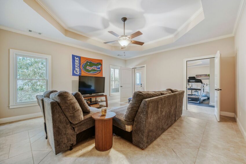 2368 Melinda Dr NE - Web Quality - 021 - 17 Family Room