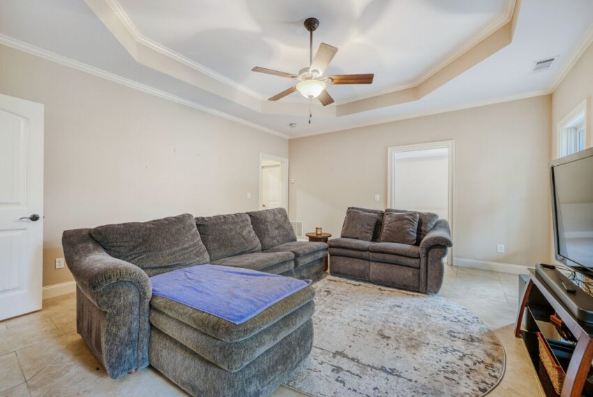 2368 Melinda Dr NE - Web Quality - 023 - 19 Family Room