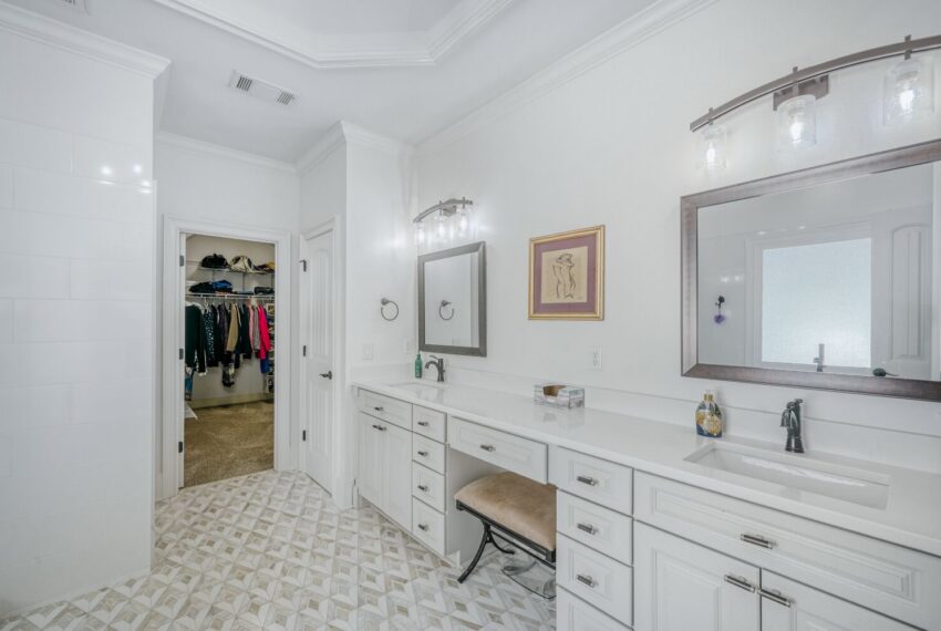 2368 Melinda Dr NE - Web Quality - 027 - 23 Primary Bathroom