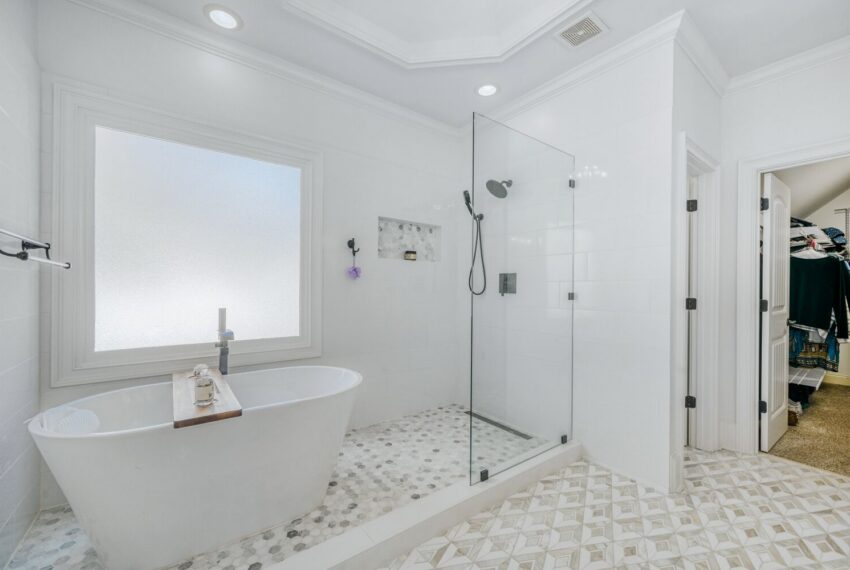 2368 Melinda Dr NE - Web Quality - 028 - 24 Primary Bathroom