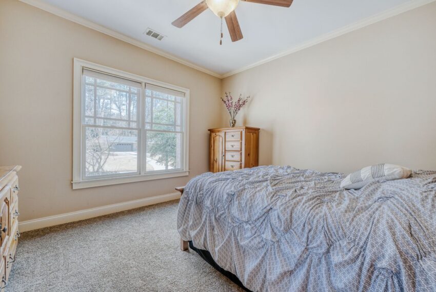 2368 Melinda Dr NE - Web Quality - 030 - 26 Bedroom