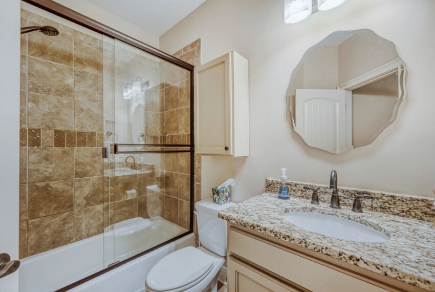 2368 Melinda Dr NE - Web Quality - 034 - 30 Bathroom