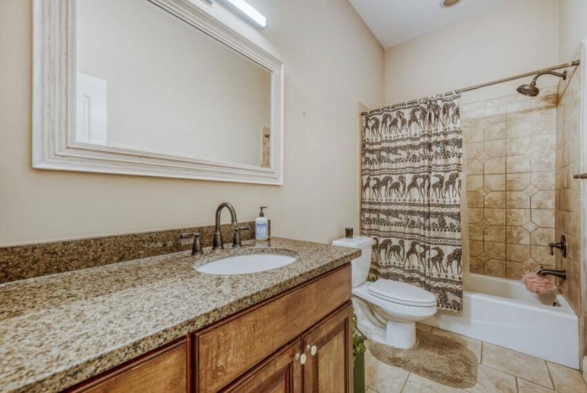 2368 Melinda Dr NE - Web Quality - 036 - 32 Bathroom