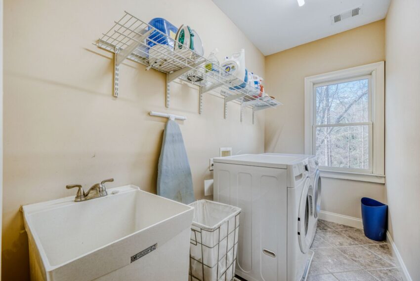 2368 Melinda Dr NE - Web Quality - 037 - 33 Laundry Room