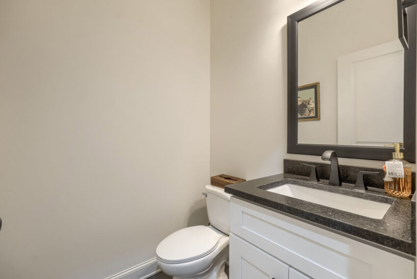25 Stillman Street SE - Web Quality - 018 - 17 Powder Room