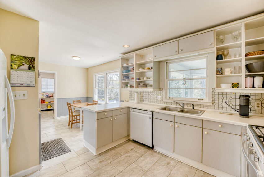 2971 Greenbrook Way ne - Web Quality - 017 - 14 Kitchen