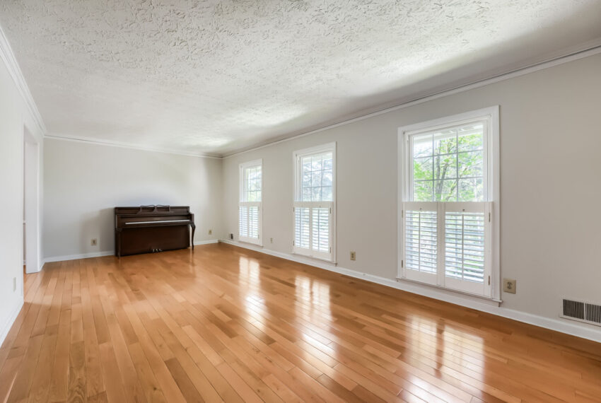 2657 Langland Ct NE - Web Quality - 009 - 06 Living Room