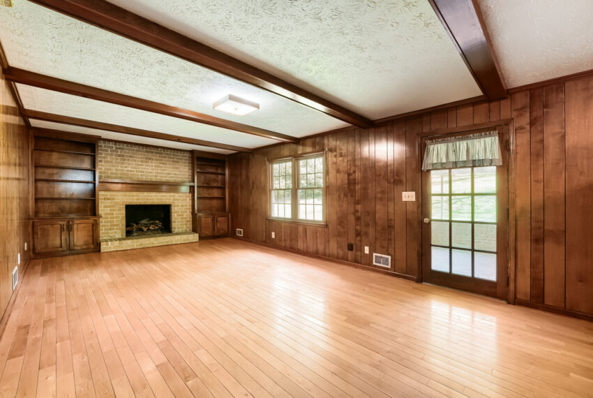 2657 Langland Ct NE - Web Quality - 012 - 09 Living Room
