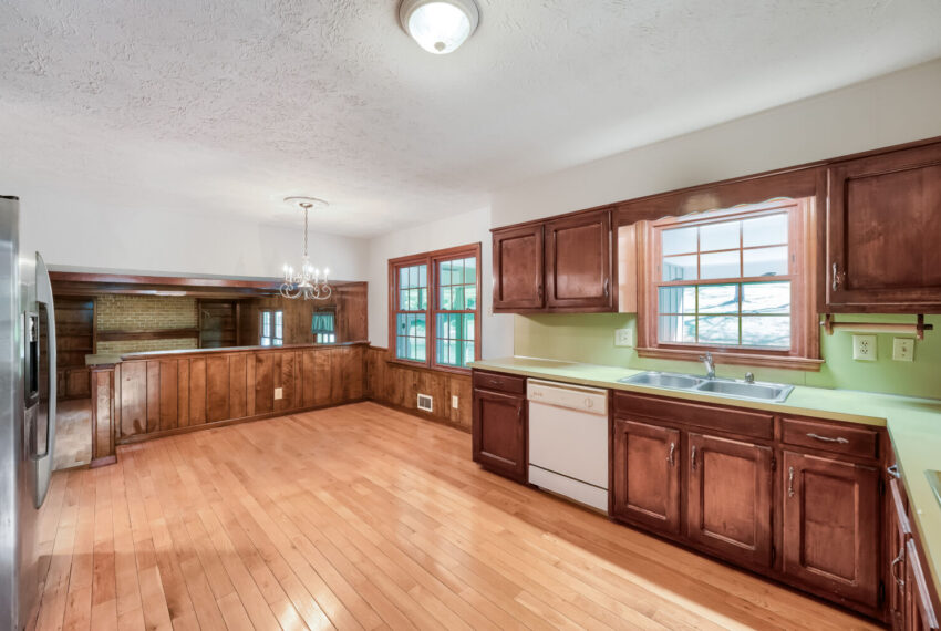 2657 Langland Ct NE - Web Quality - 014 - 11 Kitchen