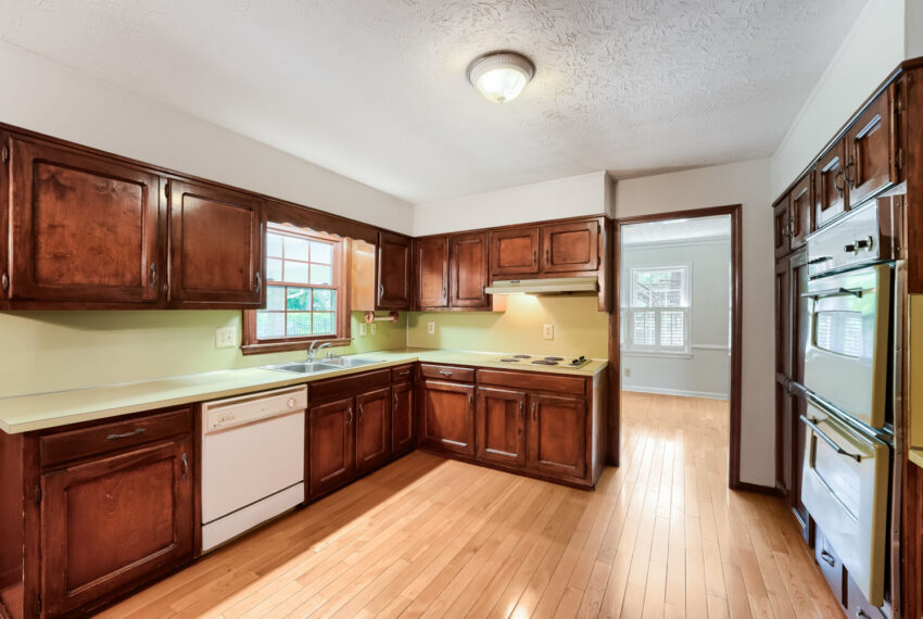 2657 Langland Ct NE - Web Quality - 015 - 12 Kitchen