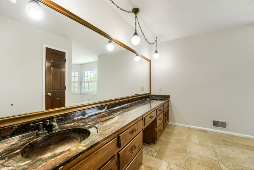 2657 Langland Ct NE - Web Quality - 023 - 20 Primary Bathroom