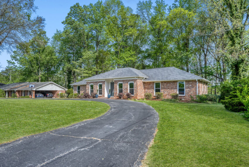 2812 Galahad Dr NE - Web Quality - 004 - 03 Exterior Front