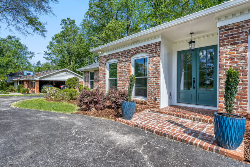2812 Galahad Dr NE - Web Quality - 005 - 04 Exterior Front