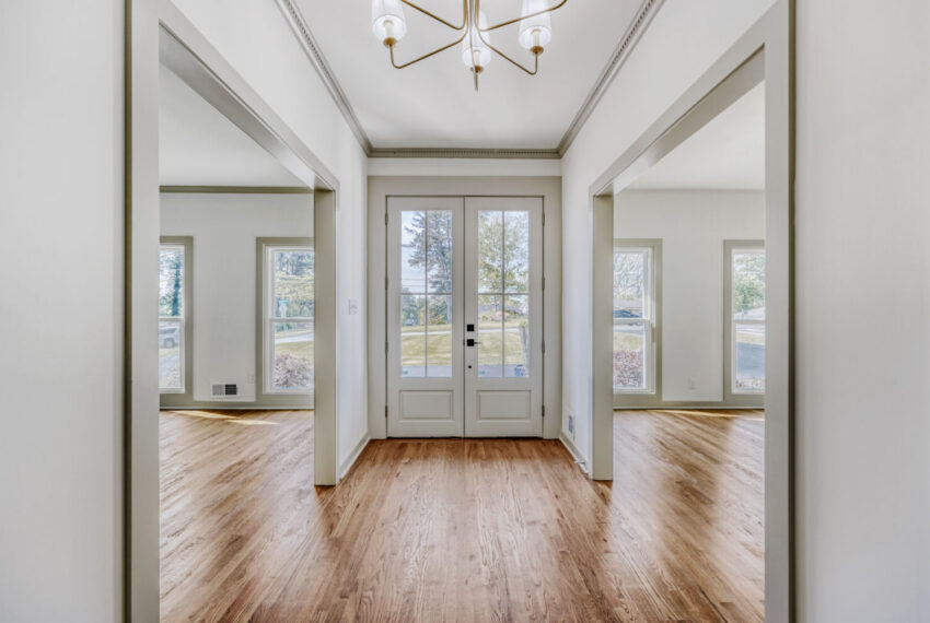 2812 Galahad Dr NE - Web Quality - 006 - 05 Foyer
