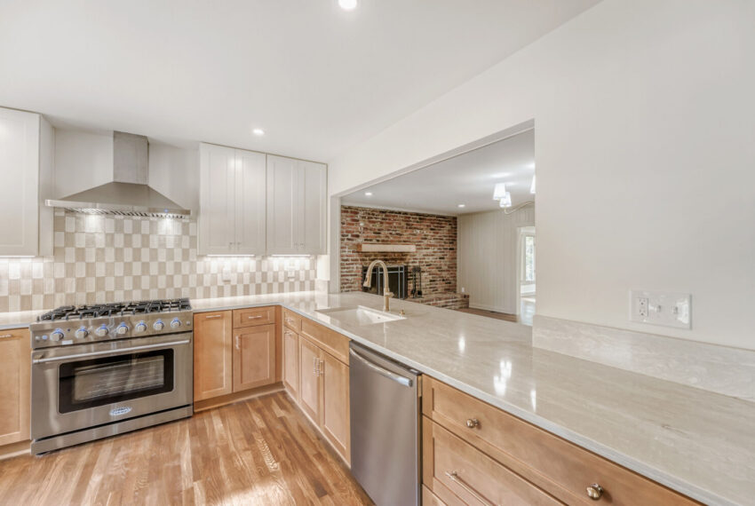 2812 Galahad Dr NE - Web Quality - 013 - 12 Kitchen