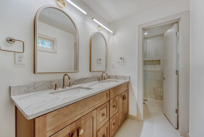 2812 Galahad Dr NE - Web Quality - 023 - 22 Primary Bathroom