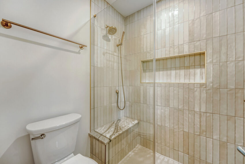 2812 Galahad Dr NE - Web Quality - 024 - 23 Primary Bathroom