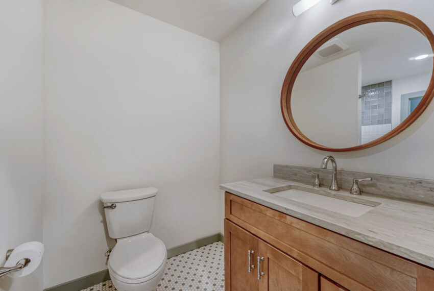 2812 Galahad Dr NE - Web Quality - 025 - 24 Bathroom