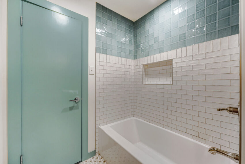 2812 Galahad Dr NE - Web Quality - 026 - 25 Bathroom