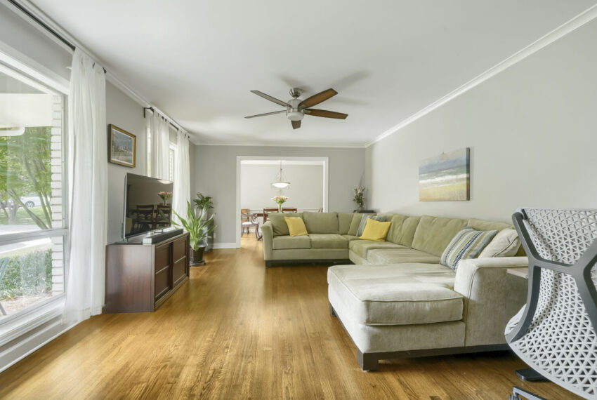 2632 Braithwood Rd NE - Web Quality - 004 - 04 Living Room