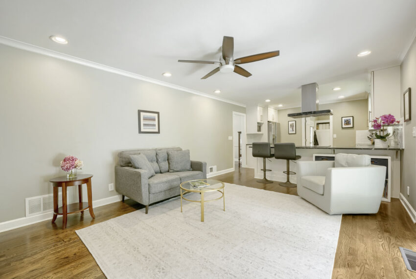 2632 Braithwood Rd NE - Web Quality - 007 - 07 Living Room