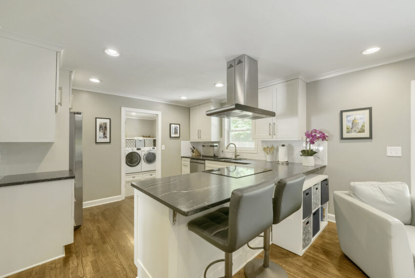 2632 Braithwood Rd NE - Web Quality - 011 - 11 Kitchen