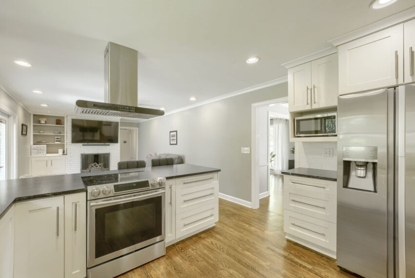 2632 Braithwood Rd NE - Web Quality - 013 - 13 Kitchen