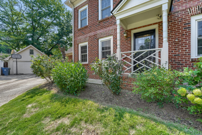 3115 Queens Walk - Web Quality - 009 - 04 Exterior Front
