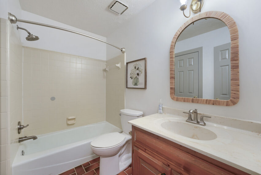 3115 Queens Walk - Web Quality - 031 - 26 Bathroom