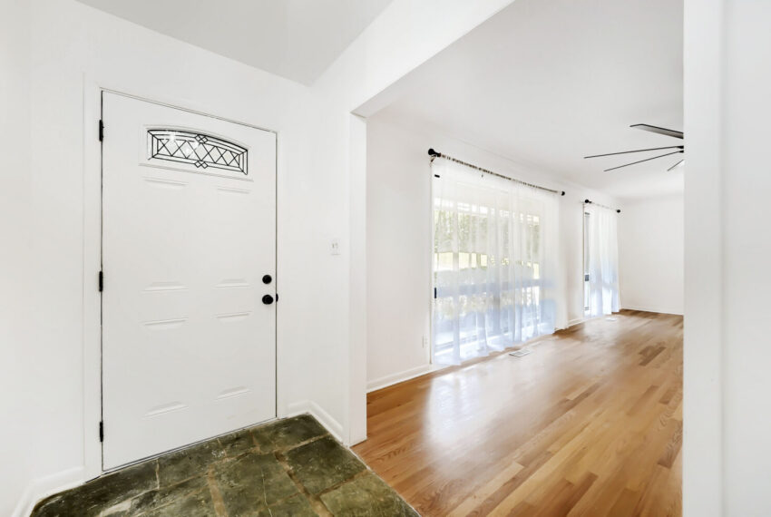 2636 Whiteleigh Court NE - Web Quality - 007 - 04 Foyer-1