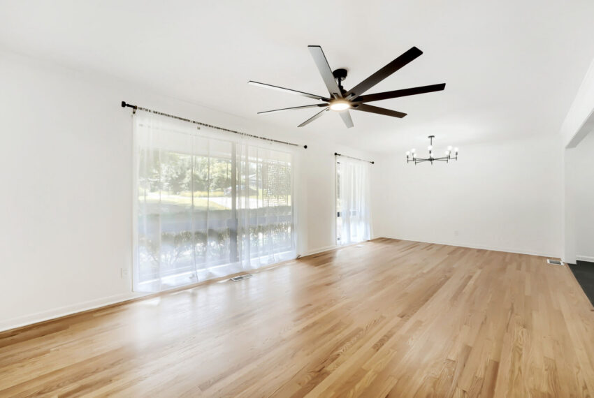 2636 Whiteleigh Court NE - Web Quality - 008 - 05 Living Room-1