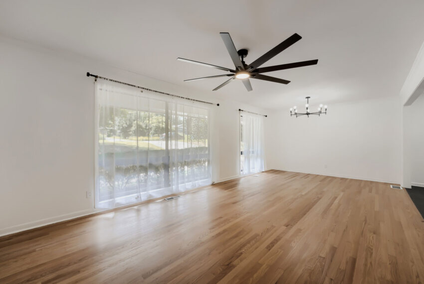 2636 Whiteleigh Court NE - Web Quality - 008 - 05 Living Room