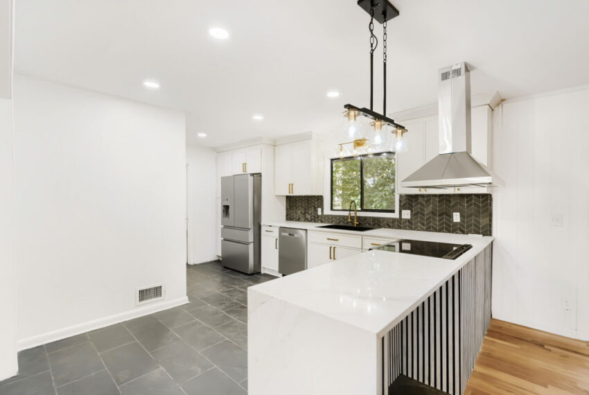 2636 Whiteleigh Court NE - Web Quality - 014 - 11 Kitchen-1