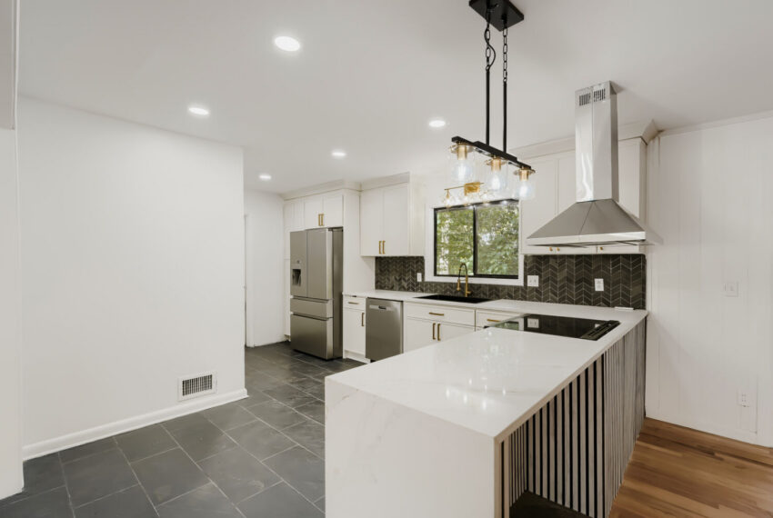 2636 Whiteleigh Court NE - Web Quality - 014 - 11 Kitchen