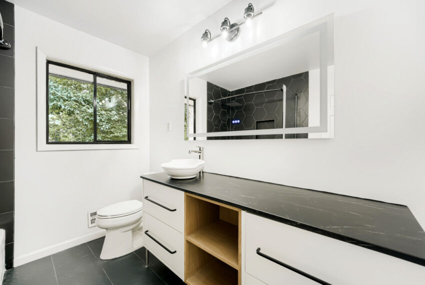 2636 Whiteleigh Court NE - Web Quality - 025 - 22 Bathroom-1