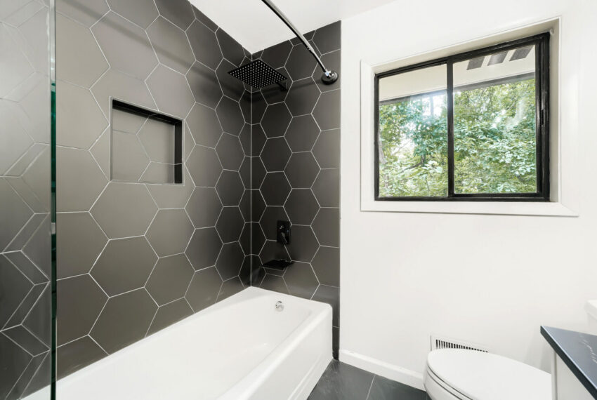 2636 Whiteleigh Court NE - Web Quality - 026 - 23 Bathroom-1