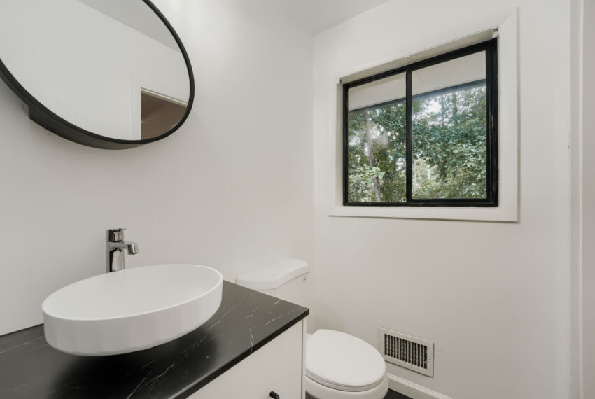 2636 Whiteleigh Court NE - Web Quality - 027 - 24 Bathroom