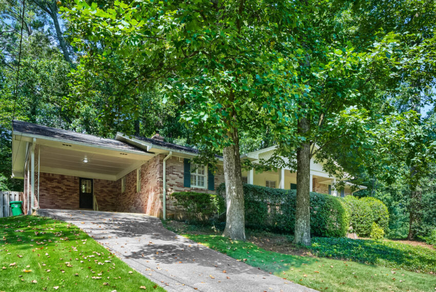2737 Overlook Dr NE - Web Quality - 002 - 01 Exterior Front