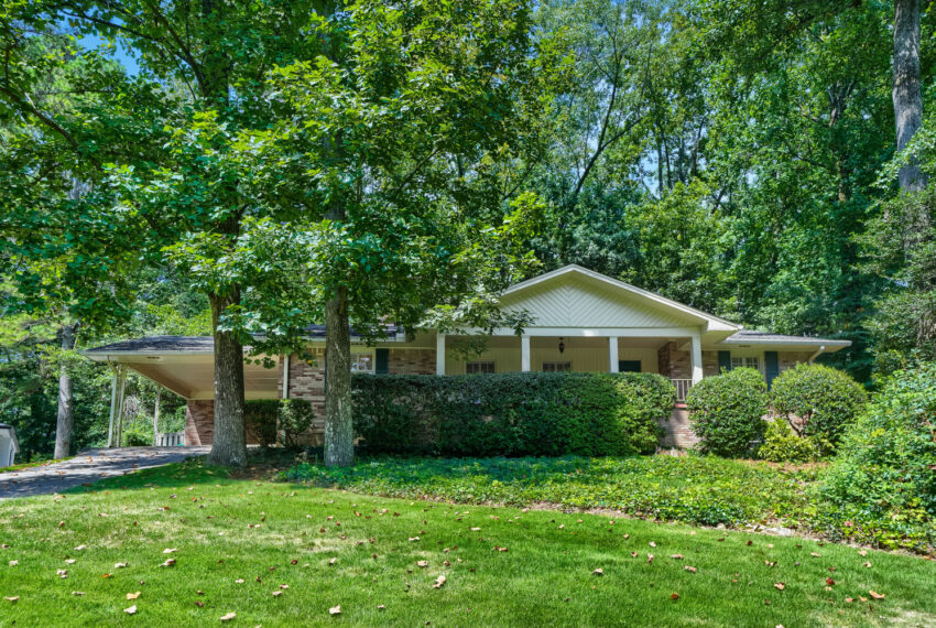 2737 Overlook Dr NE - Web Quality - 003 - 02 Exterior Front