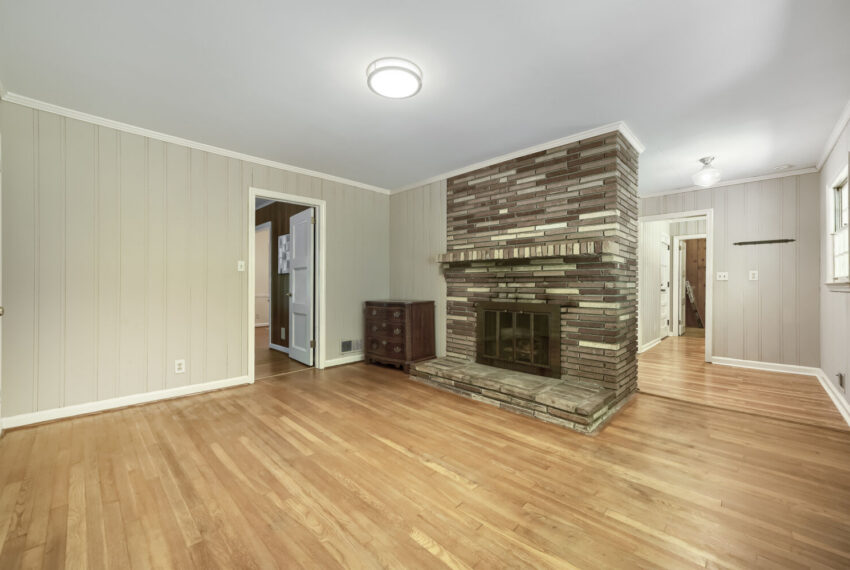 2737 Overlook Dr NE - Web Quality - 012 - 11 Living Room