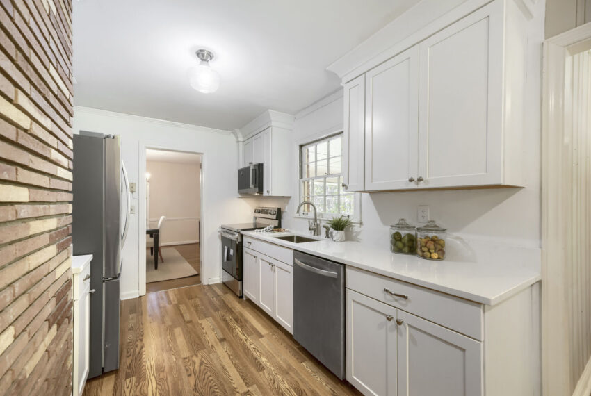 2737 Overlook Dr NE - Web Quality - 017 - 16 Kitchen