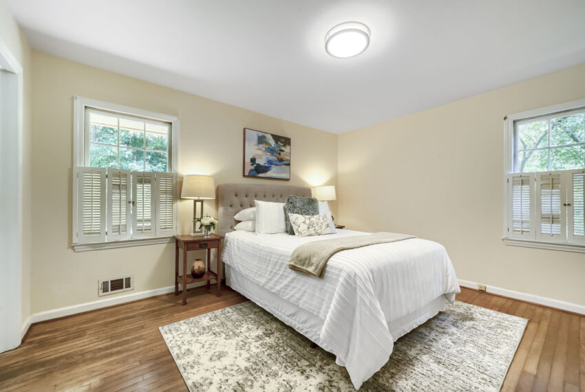 2737 Overlook Dr NE - Web Quality - 018 - 17 Primary Bedroom