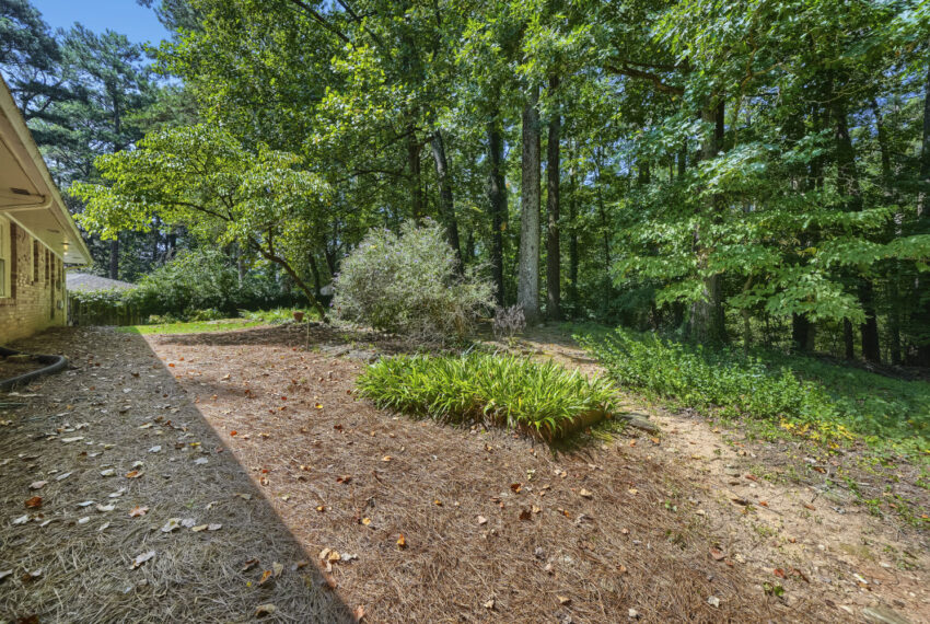 2737 Overlook Dr NE - Web Quality - 029 - 28 Exterior Rear