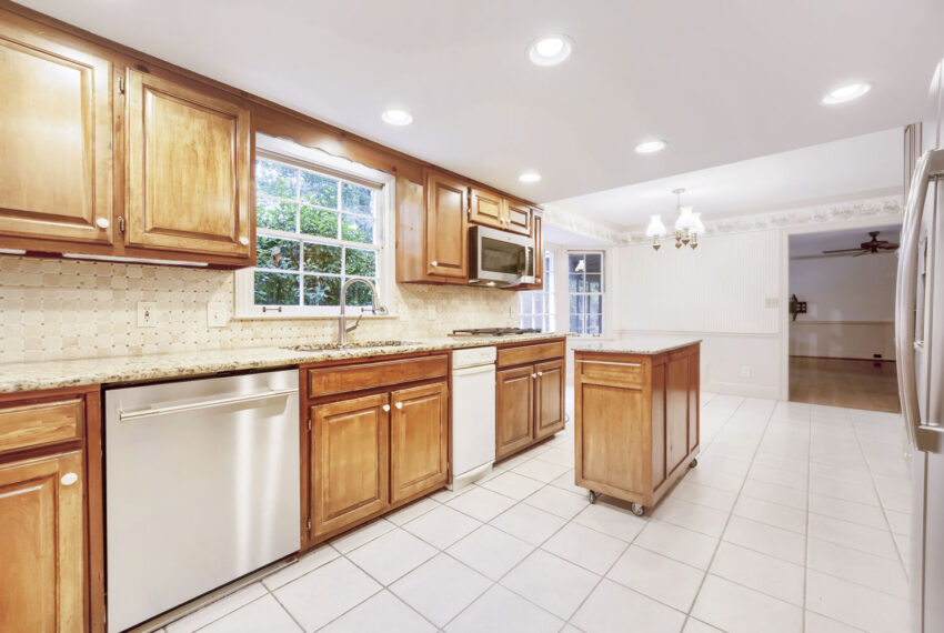 4099 Northlake Creek Cove - Web Quality - 011 - 11 Kitchen