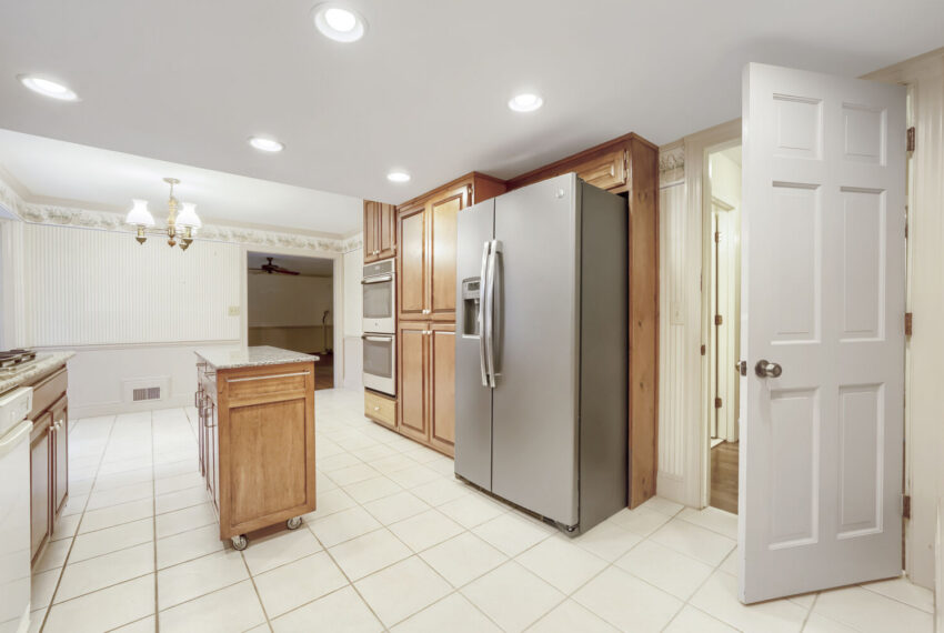 4099 Northlake Creek Cove - Web Quality - 012 - 12 Kitchen