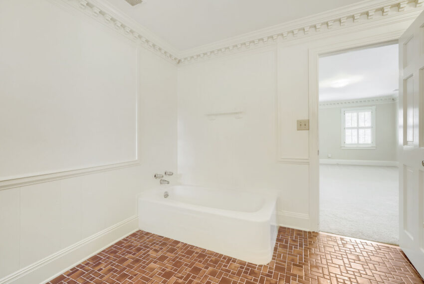 4099 Northlake Creek Cove - Web Quality - 019 - 19 Primary Bathroom