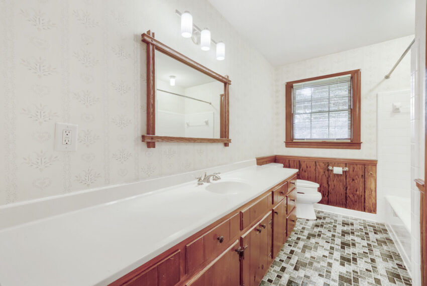 4099 Northlake Creek Cove - Web Quality - 031 - 31 Bathroom